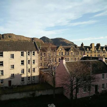 University And Central Edinburg Exteriör bild