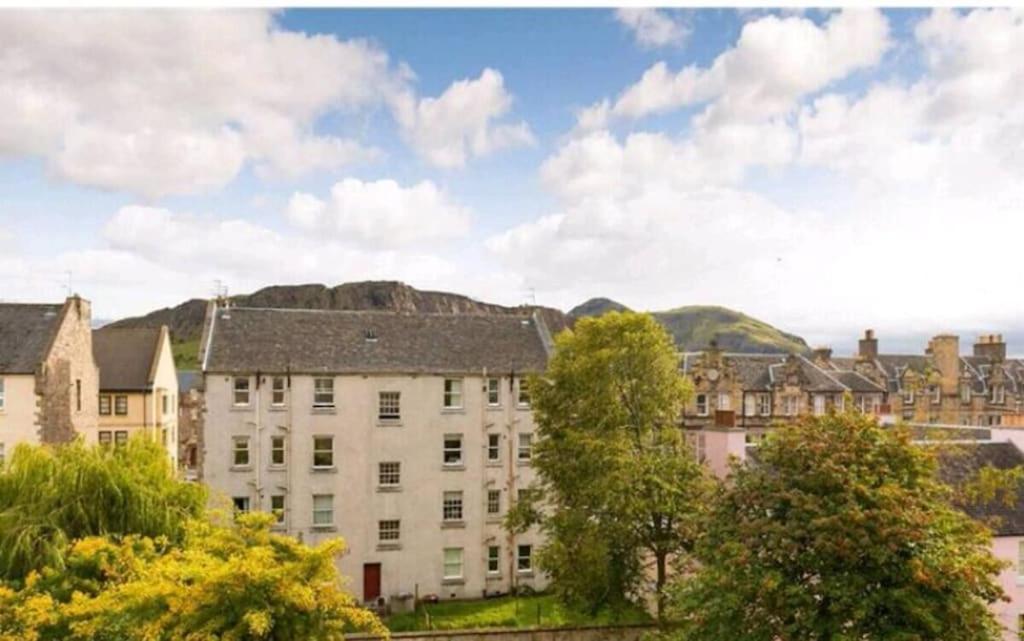 University And Central Edinburg Exteriör bild