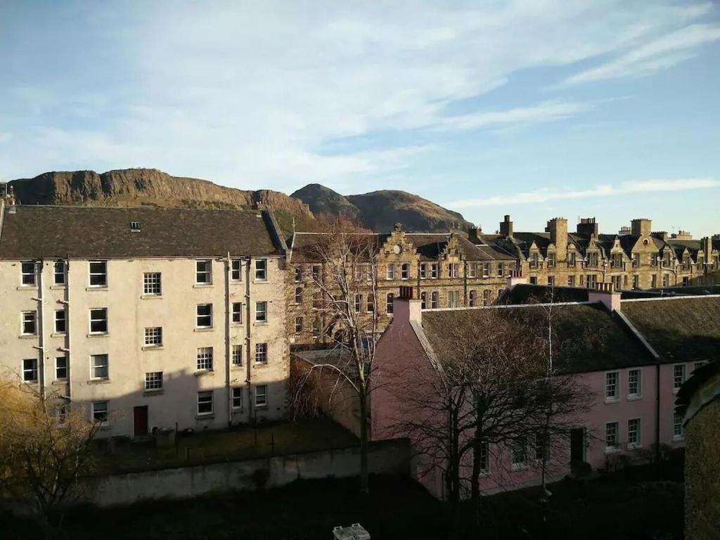 University And Central Edinburg Exteriör bild